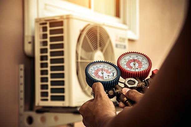 Professional Hvac technician working in Townsend, DE